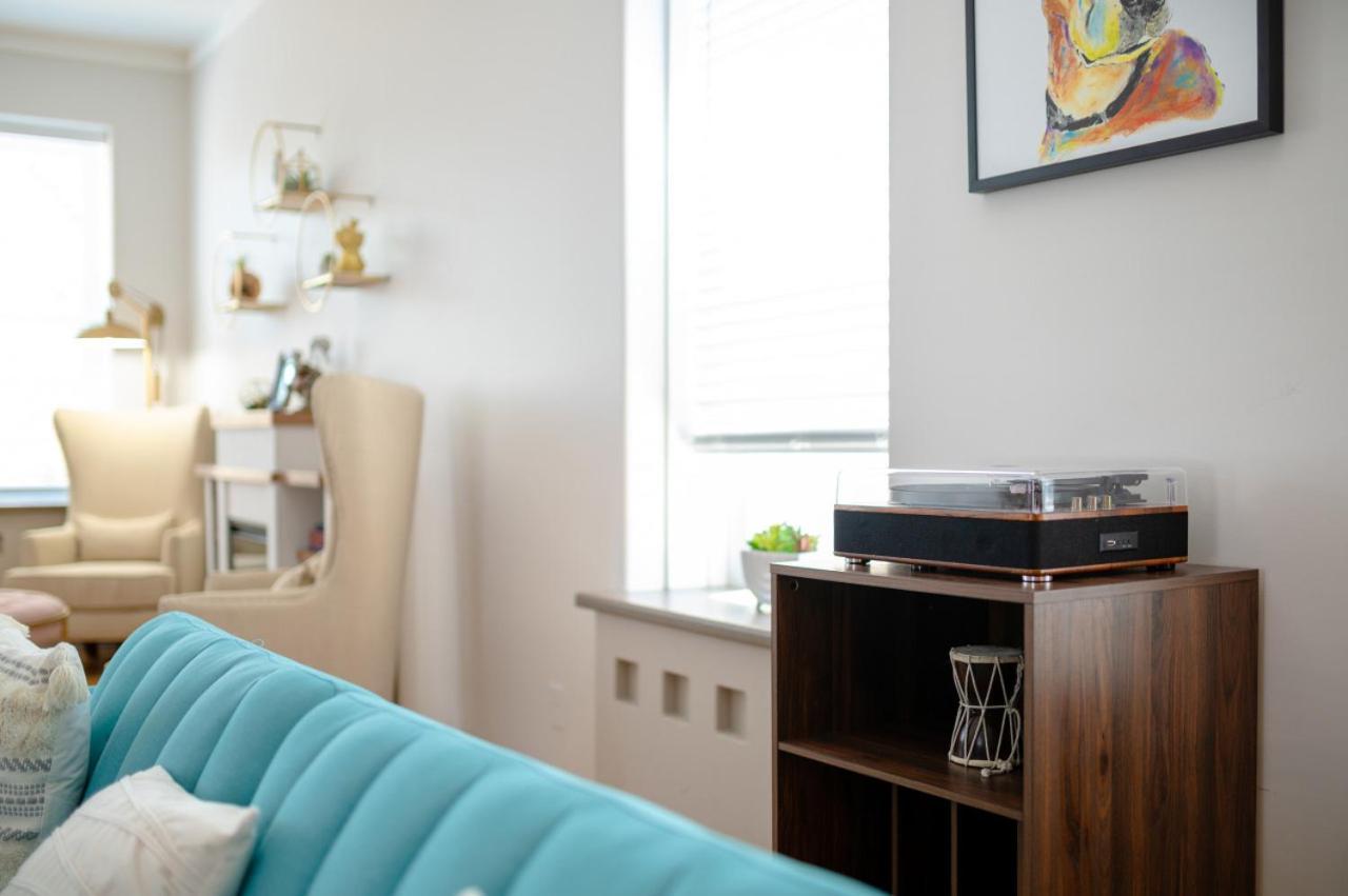 115 N Main Huge 2 Bedroom Unit On Main Street Saint Charles Екстер'єр фото